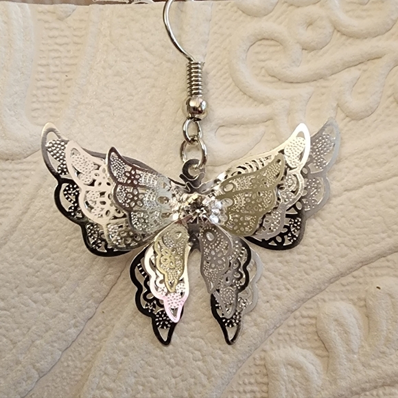 Multidimensional Butterfly Lightweight  Earrings Silver tone - Picture 4 of 6